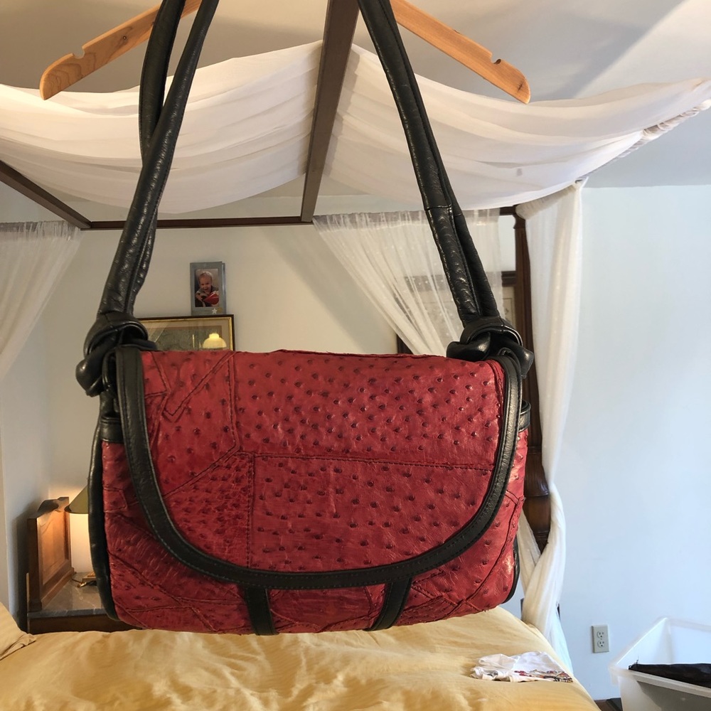 Ostrich shoulder bag. Unique. never worn